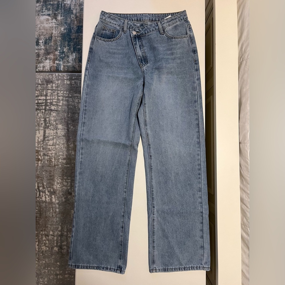 SHEIN Tall Women's Straight Leg Jeans SIZE: Light Wash-Tall Medium